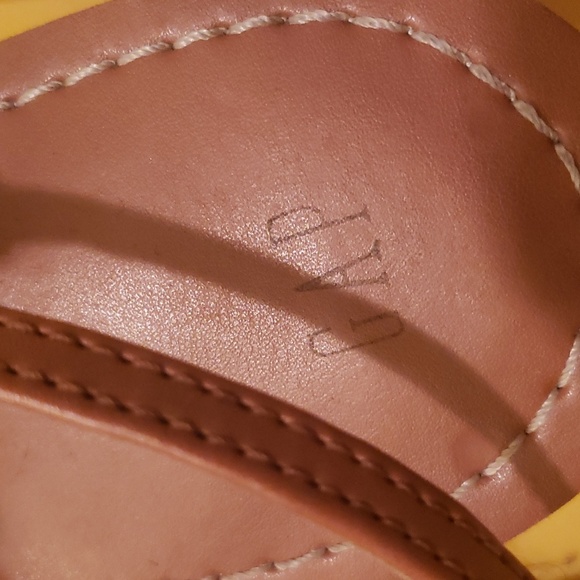 gap size 8 flip flops - Picture 2 of 4